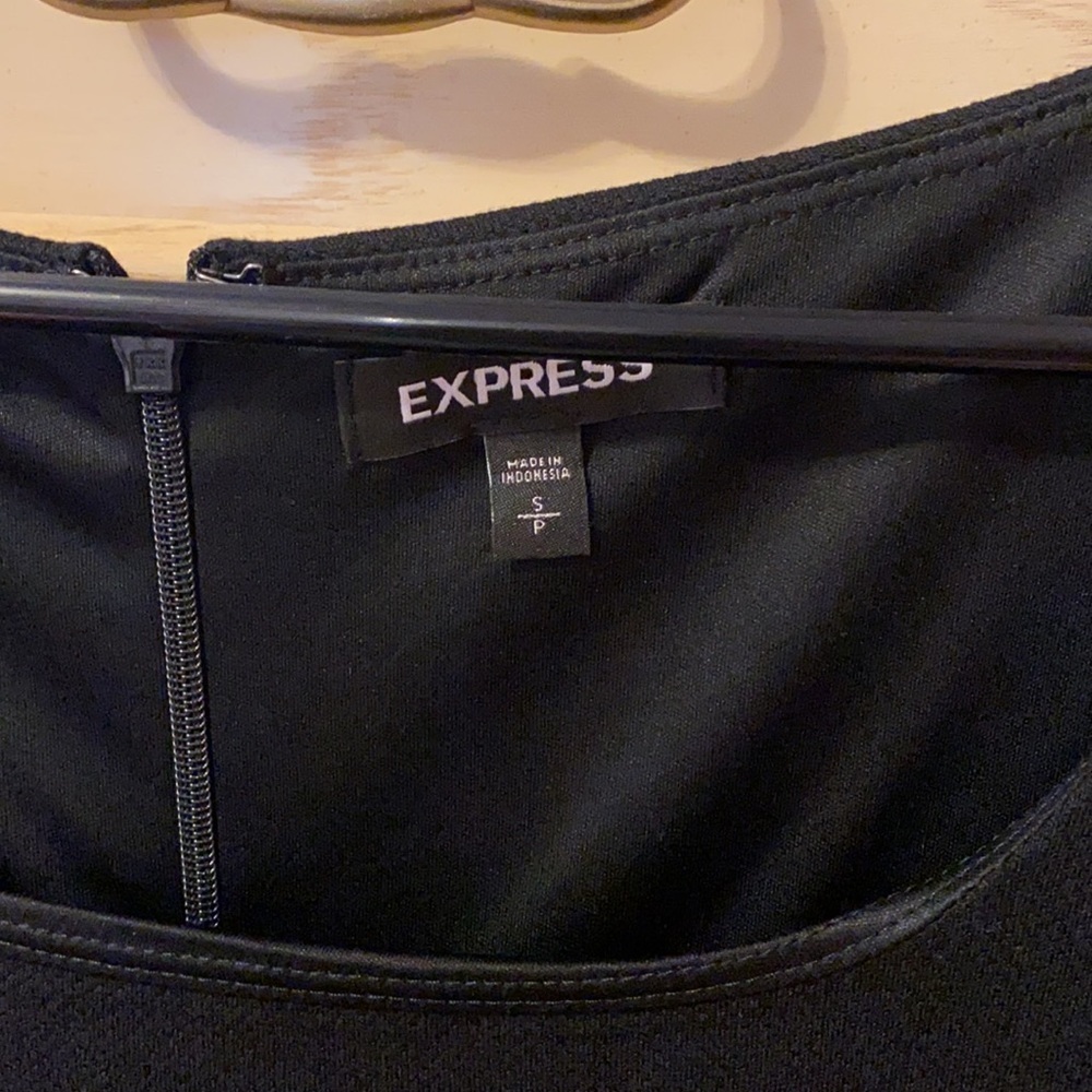 Express Midi Tulip dress - Picture 5 of 8
